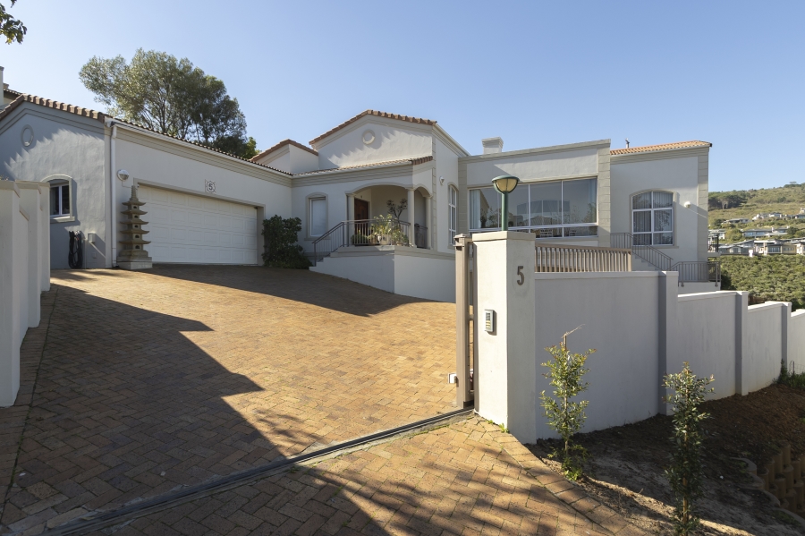 5 Bedroom Property for Sale in Dennegeur Western Cape